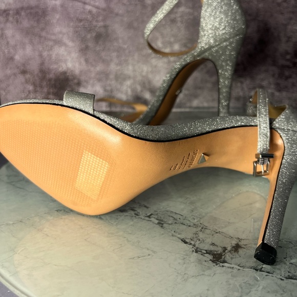 Shimmery silver simple minimalistic heels sandals - Picture 8 of 16